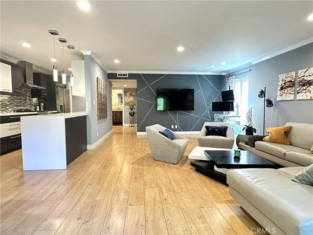 6720 Hillpark Drive 204, Los Angeles, CA 90068