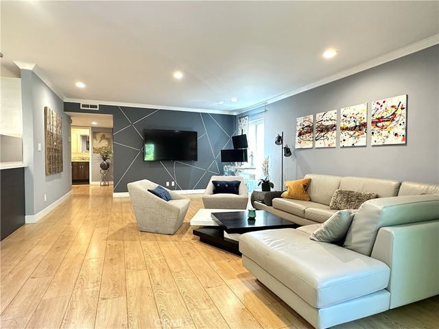 6720 Hillpark Drive 204, Los Angeles, CA 90068