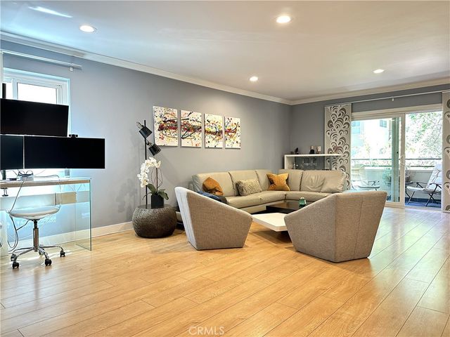 6720 Hillpark Drive 204, Los Angeles, CA 90068