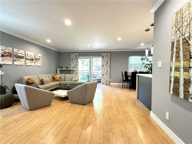6720 Hillpark Drive 204, Los Angeles, CA 90068