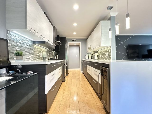 6720 Hillpark Drive 204, Los Angeles, CA 90068