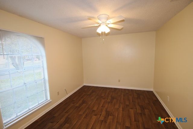 512 Creek Street, Copperas Cove, TX 76522