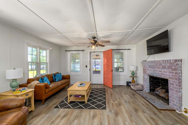 2112 Lake Shore Drive, Manning, SC 29102