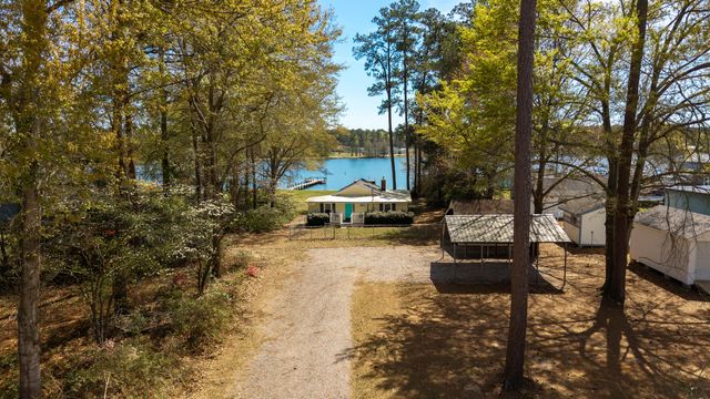 2112 Lake Shore Drive, Manning, SC 29102