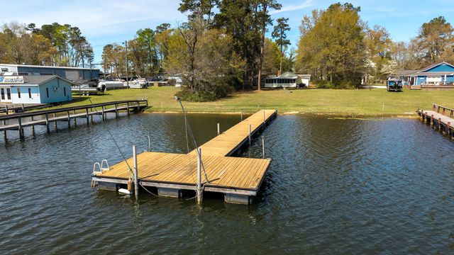 2112 Lake Shore Drive, Manning, SC 29102