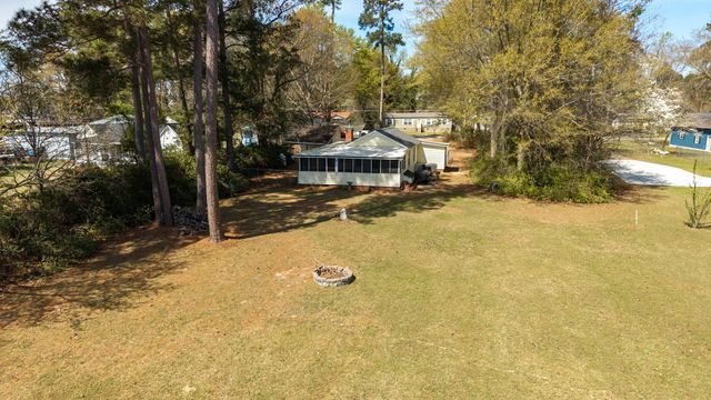 2112 Lake Shore Drive, Manning, SC 29102