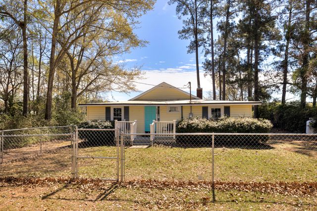 2112 Lake Shore Drive, Manning, SC 29102