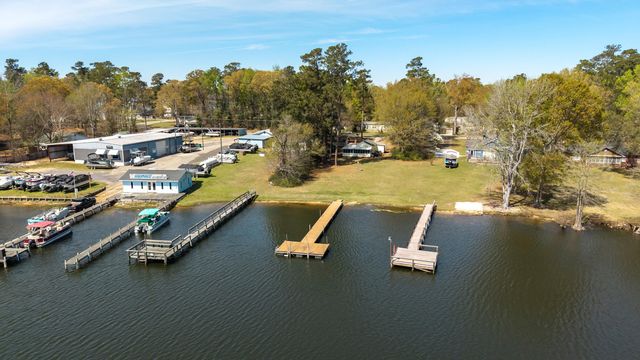 2112 Lake Shore Drive, Manning, SC 29102