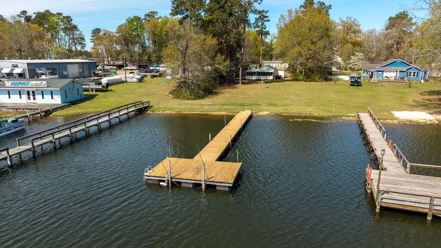 2112 Lake Shore Drive, Manning, SC 29102