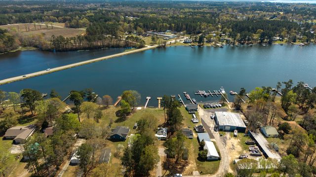 2112 Lake Shore Drive, Manning, SC 29102