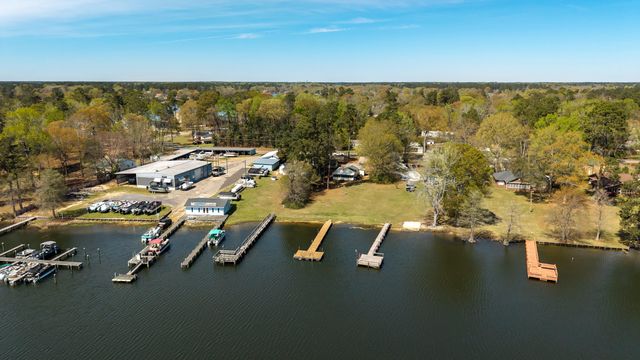 2112 Lake Shore Drive, Manning, SC 29102