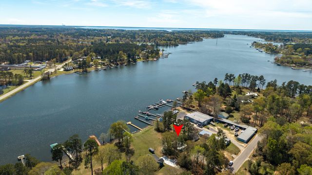 2112 Lake Shore Drive, Manning, SC 29102