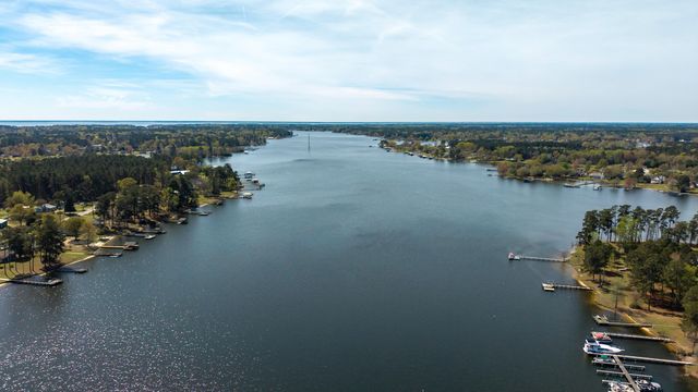 2112 Lake Shore Drive, Manning, SC 29102
