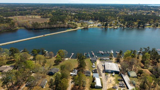 2112 Lake Shore Drive, Manning, SC 29102