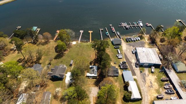 2112 Lake Shore Drive, Manning, SC 29102