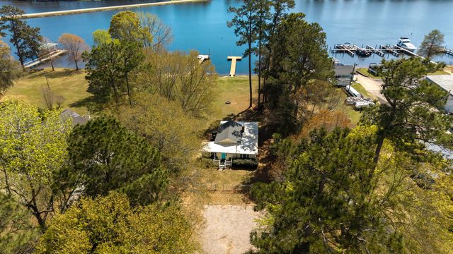 2112 Lake Shore Drive, Manning, SC 29102