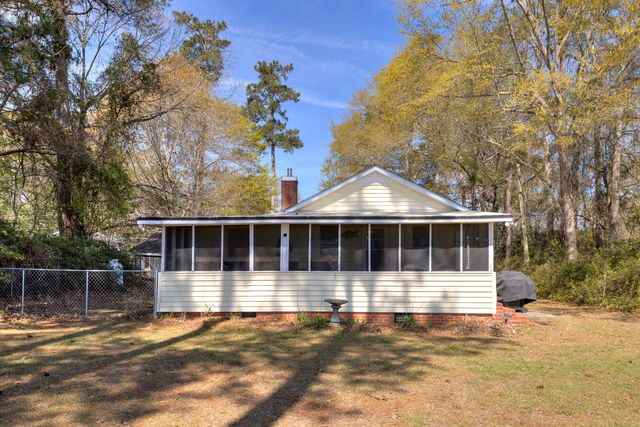 2112 Lake Shore Drive, Manning, SC 29102