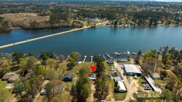 2112 Lake Shore Drive, Manning, SC 29102