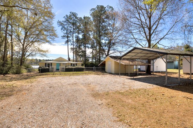 2112 Lake Shore Drive, Manning, SC 29102