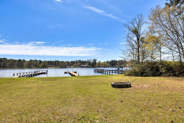2112 Lake Shore Drive, Manning, SC 29102