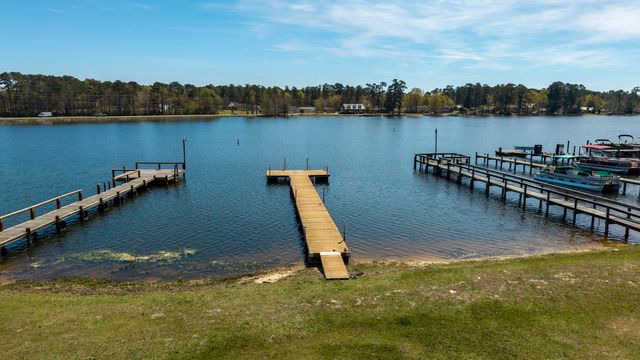 2112 Lake Shore Drive, Manning, SC 29102