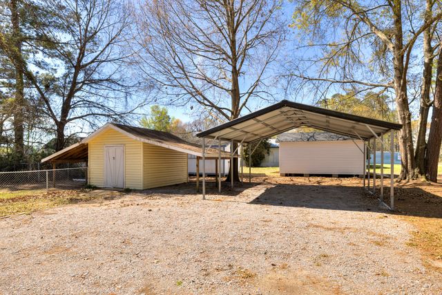 2112 Lake Shore Drive, Manning, SC 29102
