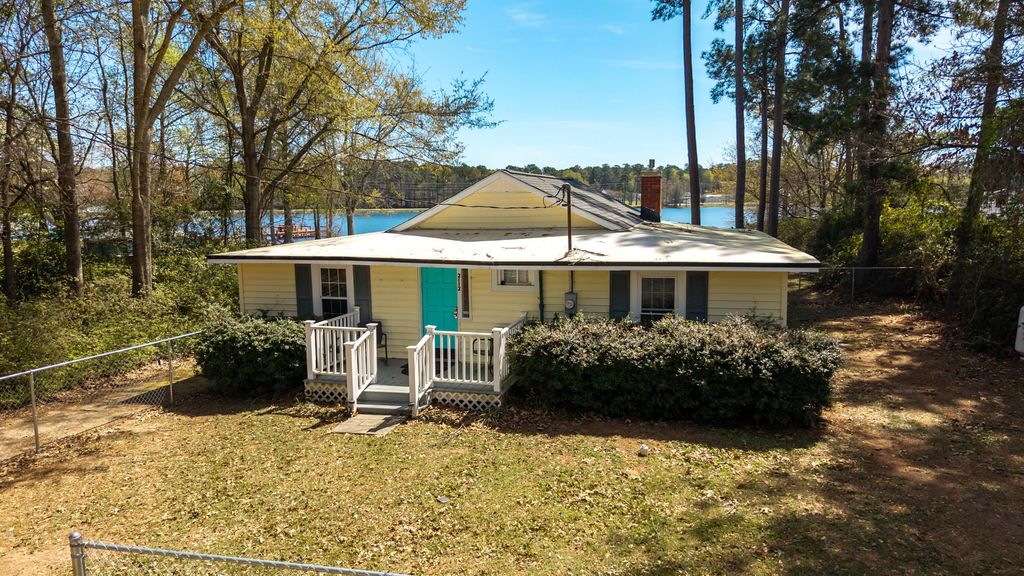 2112 Lake Shore Drive, Manning, SC 29102