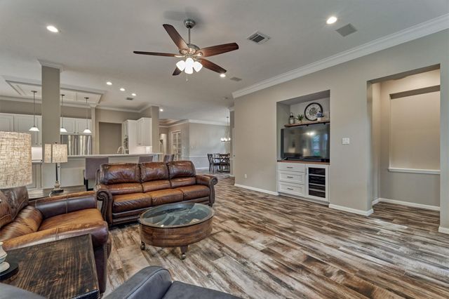 31 E Palmer Bend, The Woodlands, TX 77381