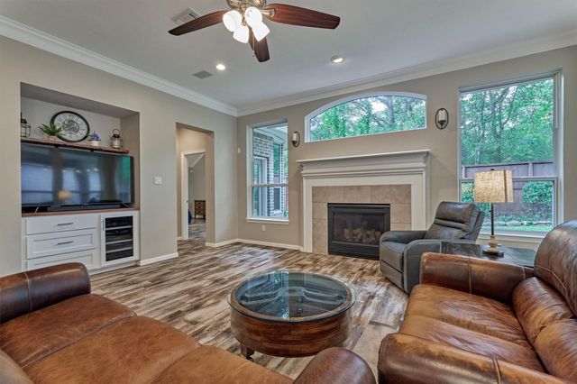 31 E Palmer Bend, The Woodlands, TX 77381