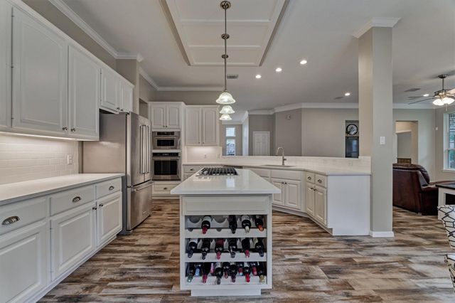 31 E Palmer Bend, The Woodlands, TX 77381