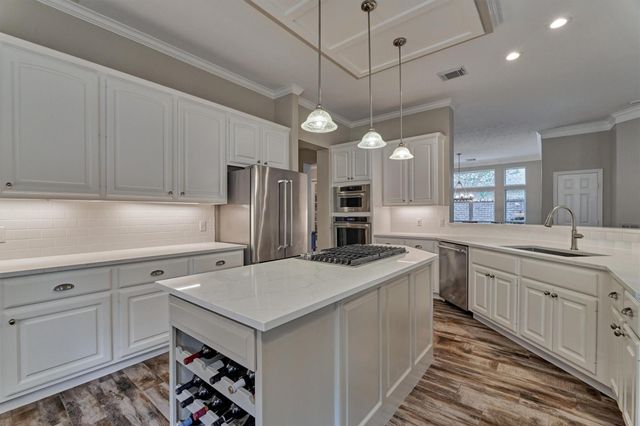 31 E Palmer Bend, The Woodlands, TX 77381