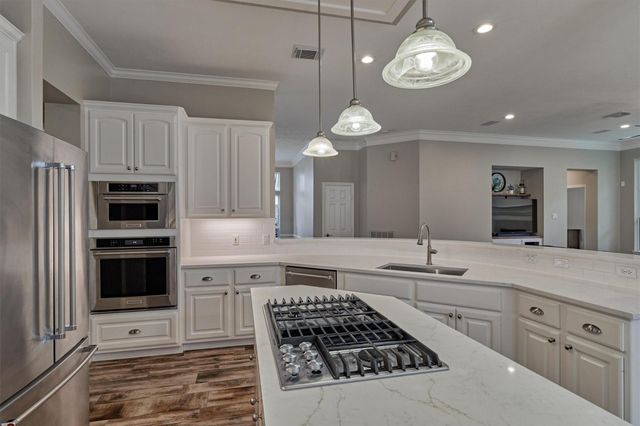 31 E Palmer Bend, The Woodlands, TX 77381