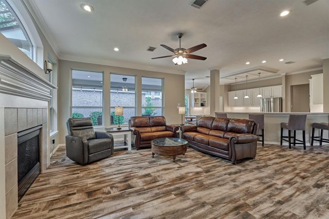 31 E Palmer Bend, The Woodlands, TX 77381