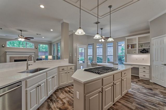 31 E Palmer Bend, The Woodlands, TX 77381