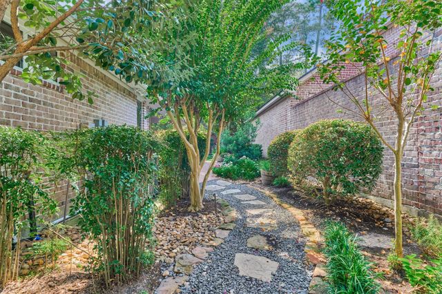 31 E Palmer Bend, The Woodlands, TX 77381