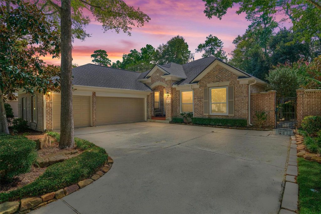 31 E Palmer Bend, The Woodlands, TX 77381