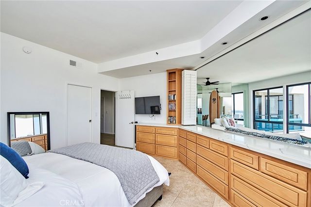 1310 E Ocean 1005, Long Beach, CA 90802
