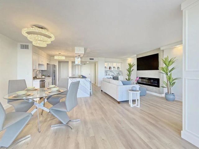 1820 Avenida Del Mundo 208, Coronado, CA 92118