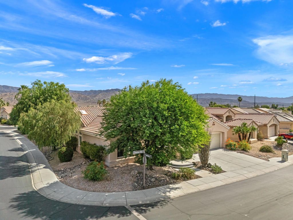 Image 2 of property listing at 78892 Fountain Hills Drive, Palm Desert, CA 92211
