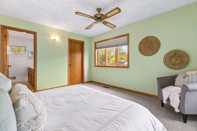 109 7th Avenue N, Hopkins, MN 55343