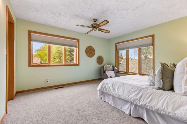 109 7th Avenue N, Hopkins, MN 55343