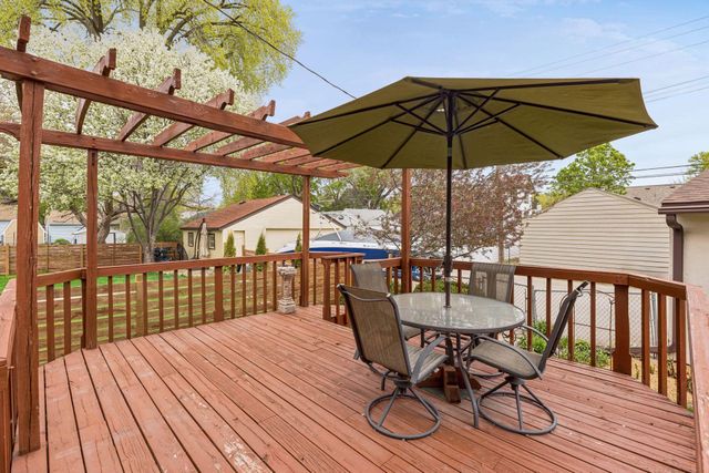 109 7th Avenue N, Hopkins, MN 55343