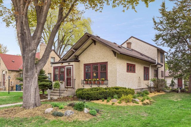 109 7th Avenue N, Hopkins, MN 55343
