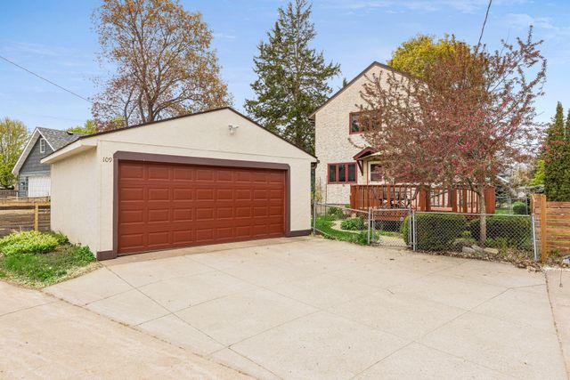 109 7th Avenue N, Hopkins, MN 55343