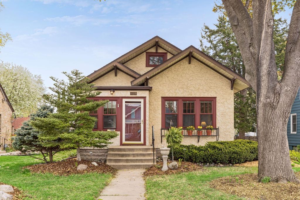 109 7th Avenue N, Hopkins, MN 55343
