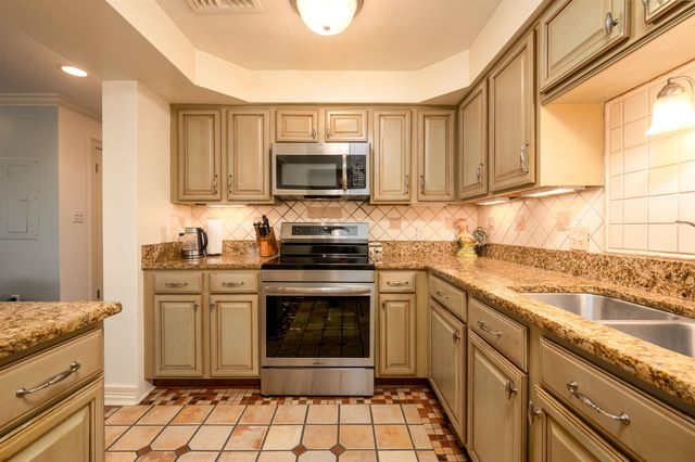 655 S Riverside Dr Apt 801, Memphis, TN 38103