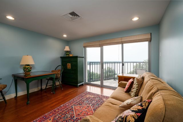 655 S Riverside Dr Apt 801, Memphis, TN 38103