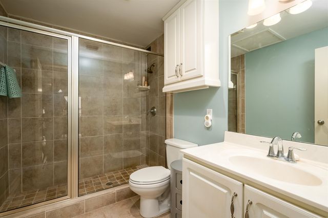 655 S Riverside Dr Apt 801, Memphis, TN 38103