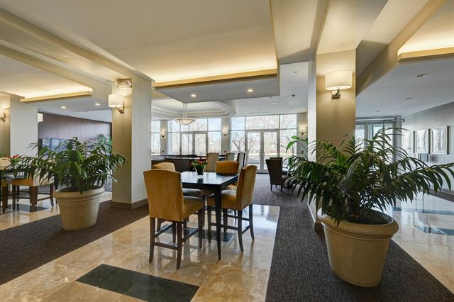655 S Riverside Dr Apt 801, Memphis, TN 38103