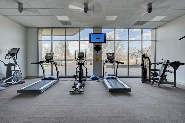655 S Riverside Dr Apt 801, Memphis, TN 38103